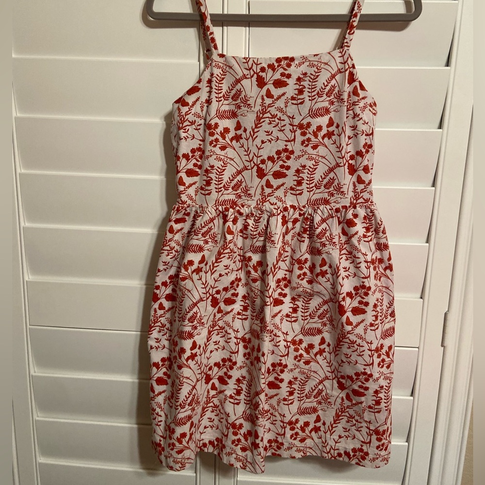 This is a cute little Sun dress perfect for a Sunday brunch or a little date!